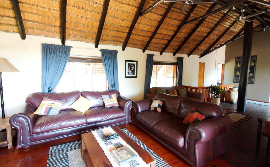Tau @ Kruger Villa Marloth Park Kamer foto